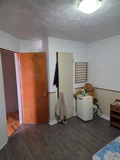 Logement 4 et demi, rien d'inclus. Très bien situé, près d'épicerie, restaurant, pharmacie, cegep, a...