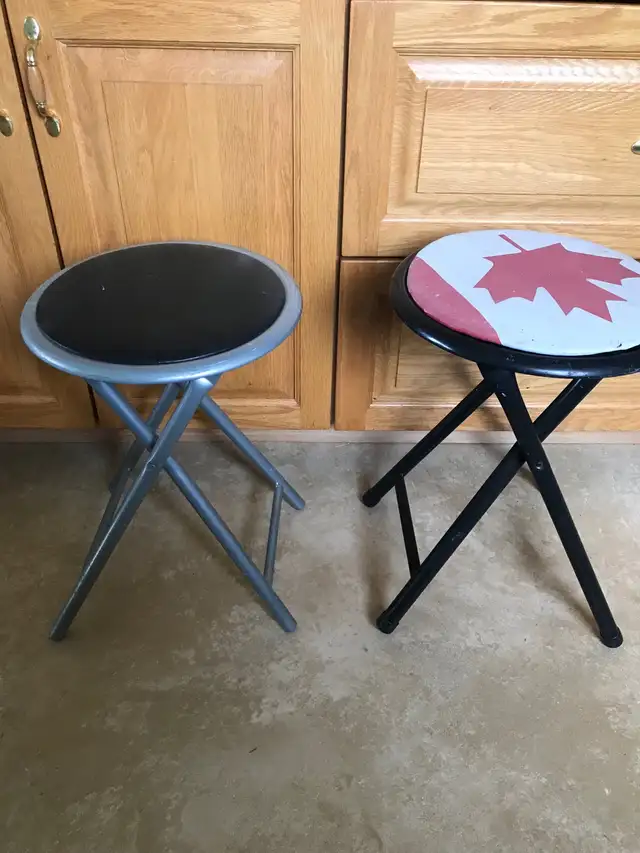 Folding stools in Chairs & Recliners in Kingston - Image 3