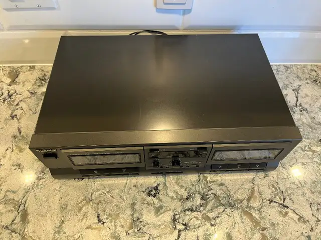Technics RS-TR210 Double cassette Deck in Stereo Systems & Home Theatre in Gatineau - Image 3