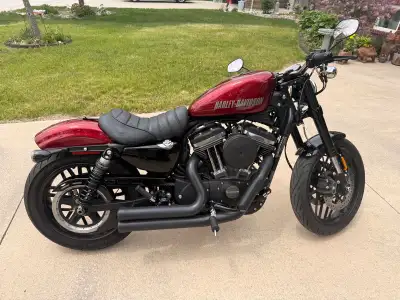 1200cc, dual front discs, and adjustable suspension. Keyless ignition (one fob). 5-speed. New tires....