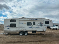 2005 Keystone Cougar 28’ Fifthwheel