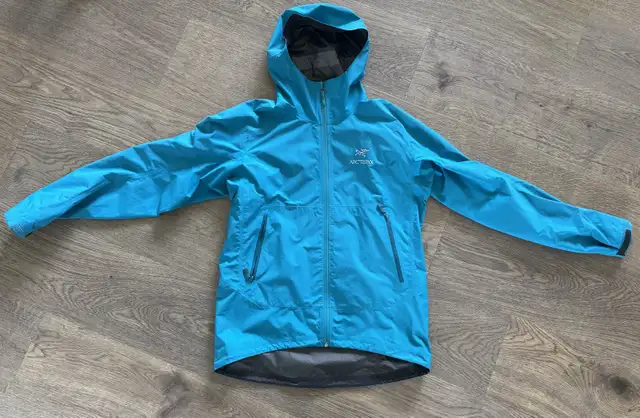 Arc'teryx Jacket - L in Men's in Kawartha Lakes - Image 2