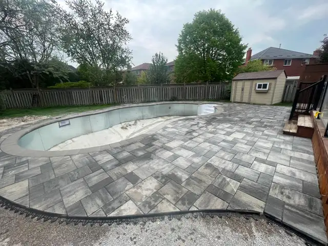 CONCRETE AND INTERLOCK LANDSCAPING in Construction & Trades in Hamilton - Image 6