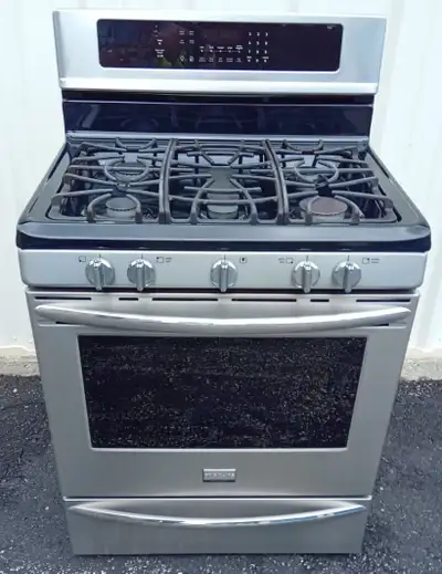 FRIGIDAIRE "GALLERY" STAINLESS GAS STOVE (model CGGF3056KFK), View more