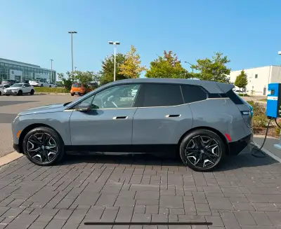 2024 BMW iX xDrive40 EV Sports Activity Vehicle Odometer (kms): 15,000 Seating Capacity: 5 Exterior:...