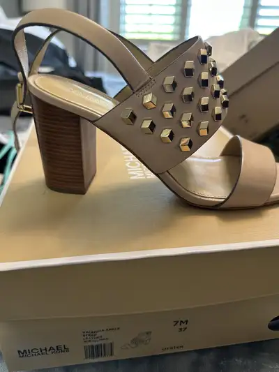 I'm offering a selection of ladies' footwear, all in excellent, like-new condition and size 7. Brand...