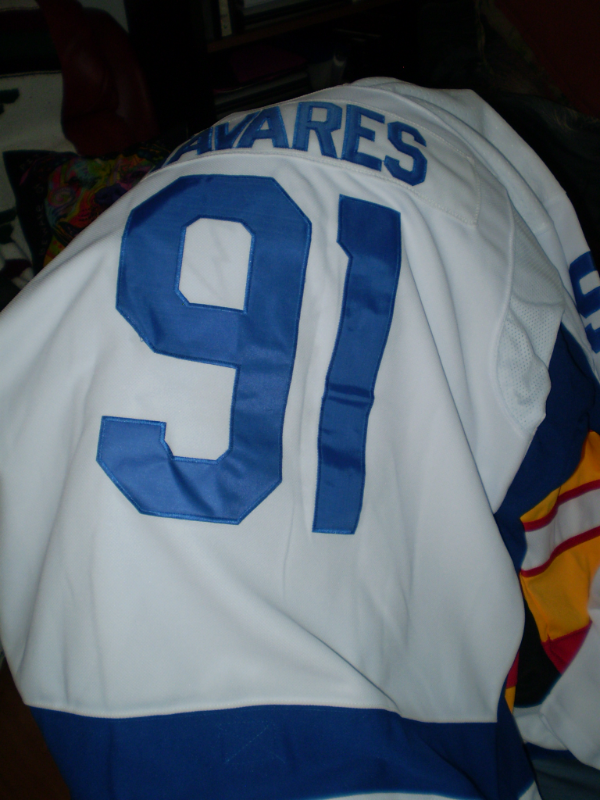 PLUSIEURS  CHANDAILS DE COLLECTIONNEUR LNH NEUFS in Hockey in Drummondville - Image 9