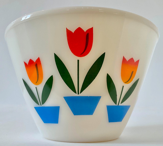 Antiquité 1940 Collection Magnifique bol FIRE KING  Tulipes dans Art et objets de collection  à Lévis