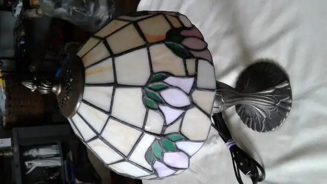 Tiffany style lamp in Indoor Lighting & Fans in Ottawa - Image 3