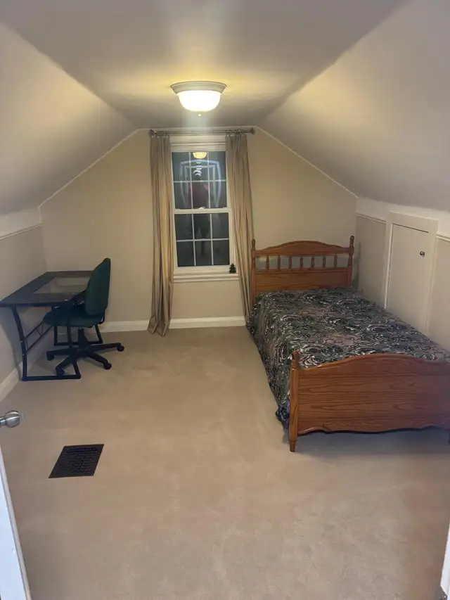 4-Bedroom Sublease in 4-Bedroom House in Short Term Rentals in Kitchener / Waterloo - Image 12