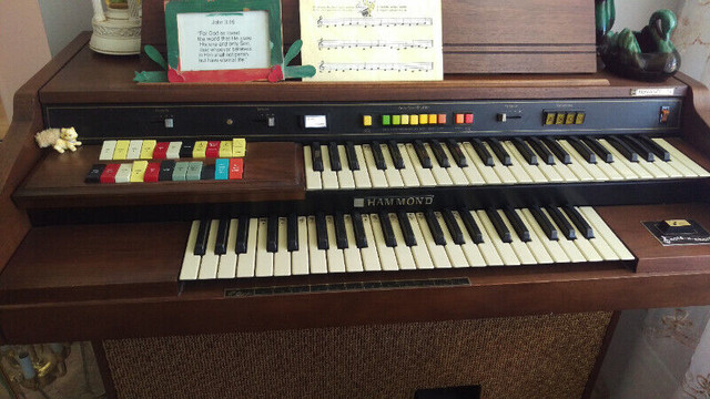 antique organ in Pianos & Keyboards in Kitchener / Waterloo