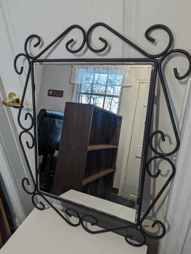 Mirror metal fram dans Décoration intérieure et accessoires  à Moncton - Image 2