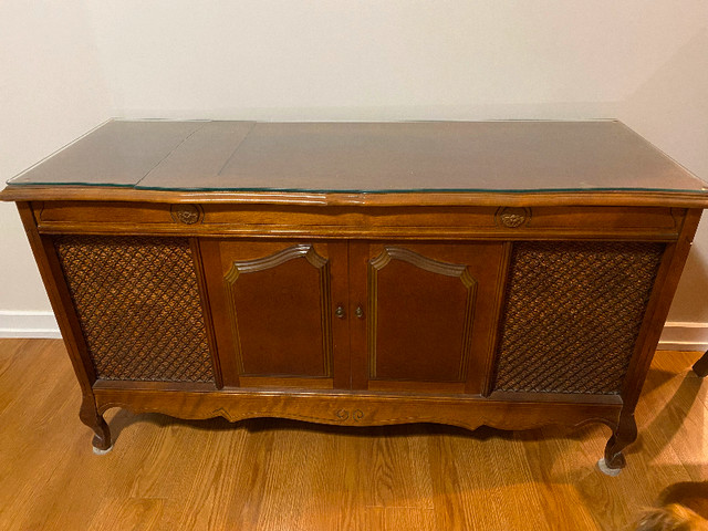 1965 record player/table with glass top. FREE in Other Tables in Belleville