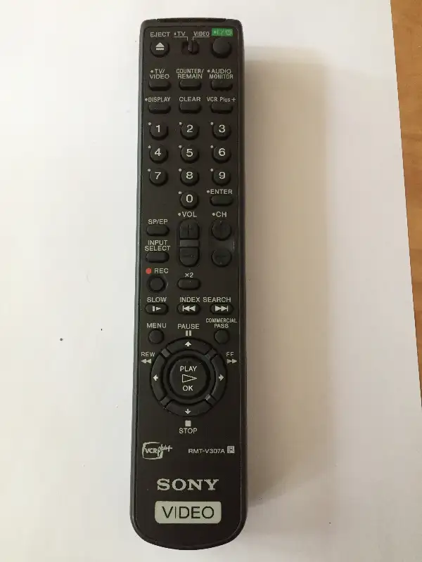Manette Sony RMT-V307A in Video & TV Accessories in Québec City - Image 2