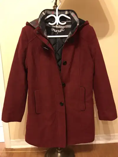 Manteau jamais porté (grandeur 9 mais correspond plutôt à small) (50% laine et 50% polyester) Doublu...