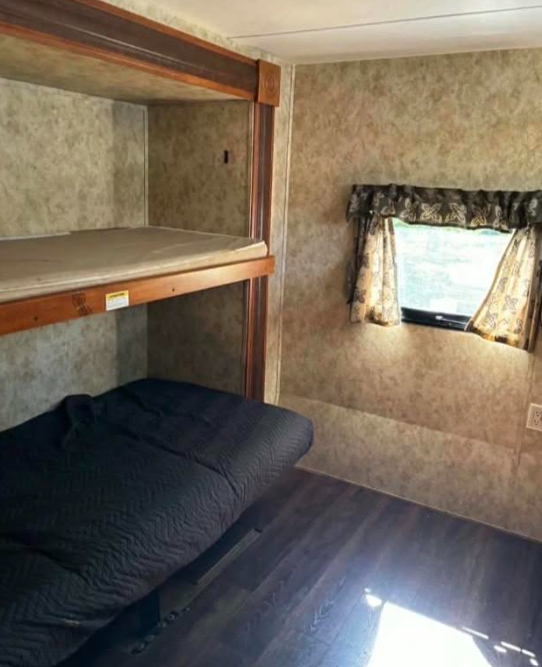 2012 Keystone Bullet 294bhs Travel Trailer in Travel Trailers & Campers in Ottawa - Image 10