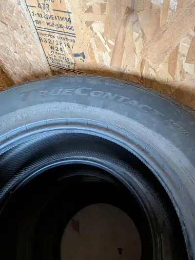 Pneus d'été en bon état et bon prix. Vend car j'ai changé d'auto. Continental True Contact 225 /R16...
