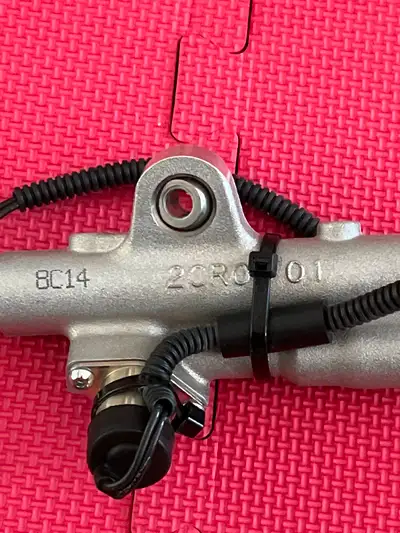 Yamaha Genuine Parts R1M 2017 to 2020 removed off bike when new electronic steering damper control u...