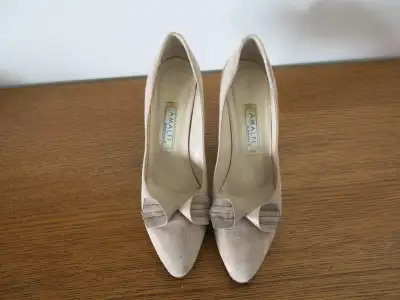AMALFI by RANGONI high heeled SHOES / PUMPS, beige, like new, View more