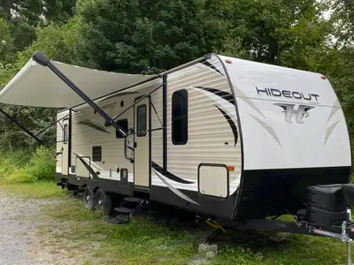 2019 keystone hideout fully loaded. Entertainment system TV, one bedroom , indoor outdoor kitchen, a...