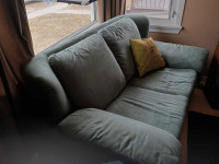 VERY NICE LOVE SEAT GREAT CONDITION $100