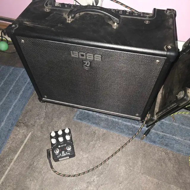 Epiphone Explorer with Katana and Pedal in Guitars in London - Image 3