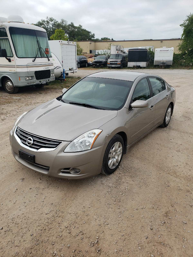 2011 nissan altima in Cars & Trucks in Oakville / Halton Region