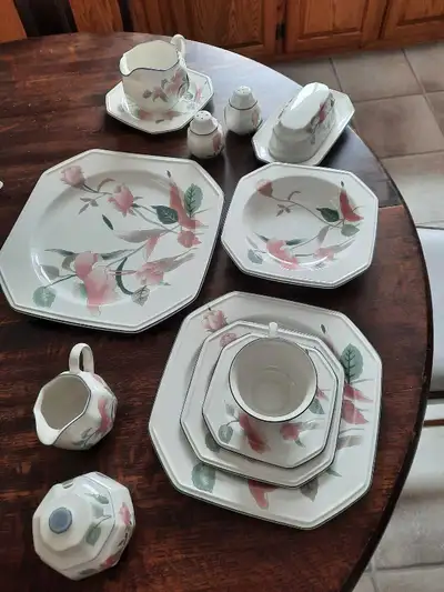 12 sets cups and saucers 12 dinner plates 12 luncheon plates 12 bowls 1 gravy boat w/saucer 12 desse...