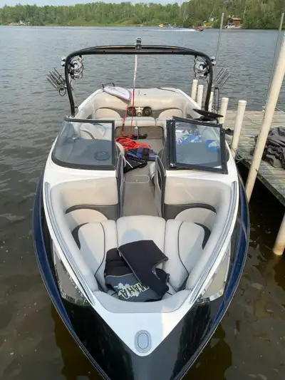 2006 247 wakesetter 8.1 litre good condition everything works interior pcs replaced yearly power wed...