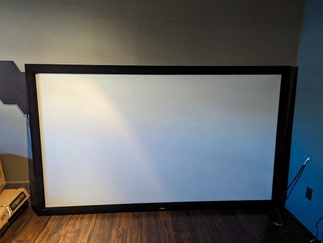 EverView home theater screen in Video & TV Accessories in Gatineau