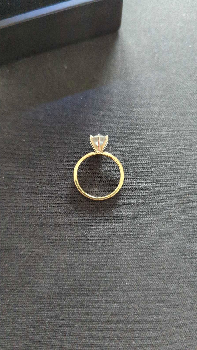Engagement ring round cut diamond 1.03 carat. 18k yellow gold. in Jewellery & Watches in Markham / York Region - Image 3
