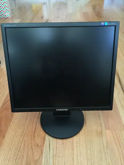 19" Samsung LCD monitor, View more