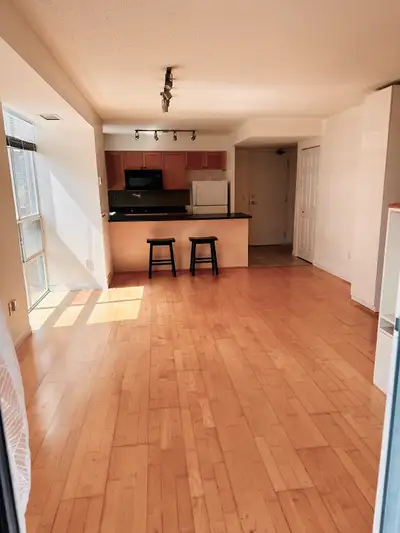 This amazing 2 bedroom and 1 bathroom, southwest facing corner condo suite is for rent. 850 sq/ft co...