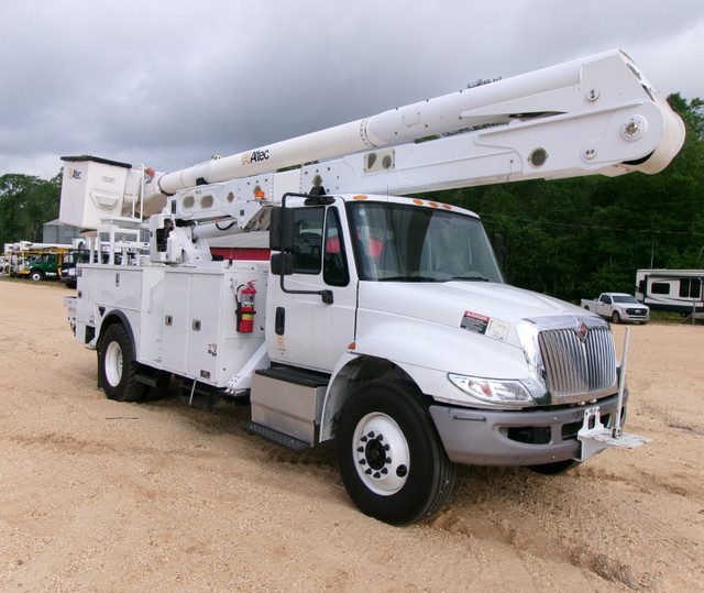 * 2017 * International 4300 - Altec AA55 Bucket Truck in Other in Vancouver - Image 2