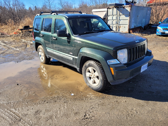 2010 jeep liberty in Cars & Trucks in North Bay - Image 2
