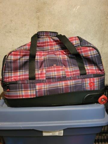 Large Burton luggage bag in Other in Kitchener / Waterloo - Image 2