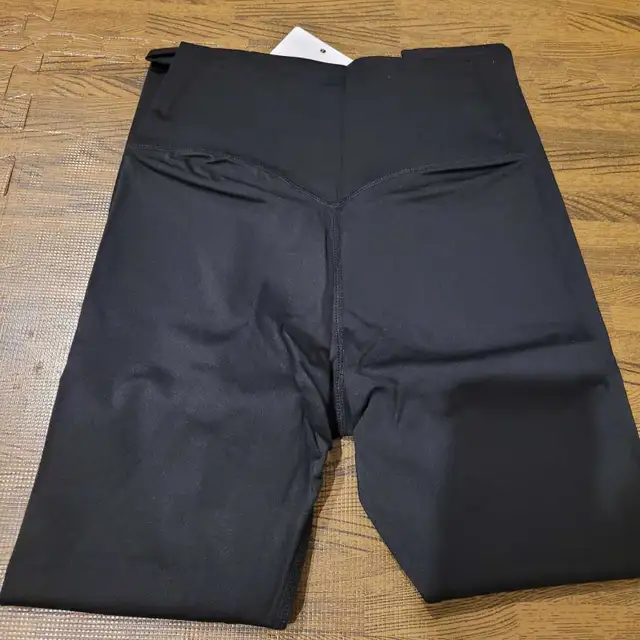 Align Pant 25" size 2 in Women's - Bottoms in Ottawa - Image 5