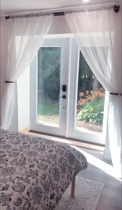 ***If the ad is up, it’s still available*** Can be a long term lease as well. This apartment has a m...