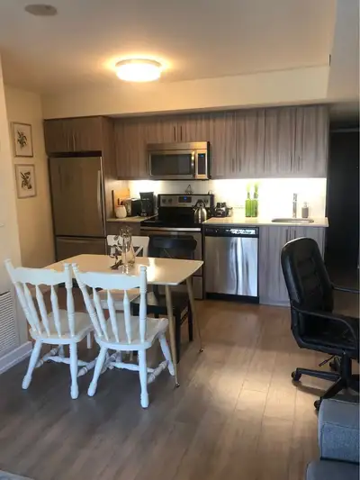 Fully Furnished Short-Term Subrental - 4 mins walk to Subway