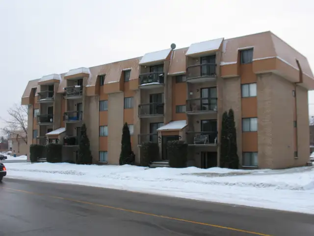 3 1/2, Vimont, Laval (Cité de la Santé)