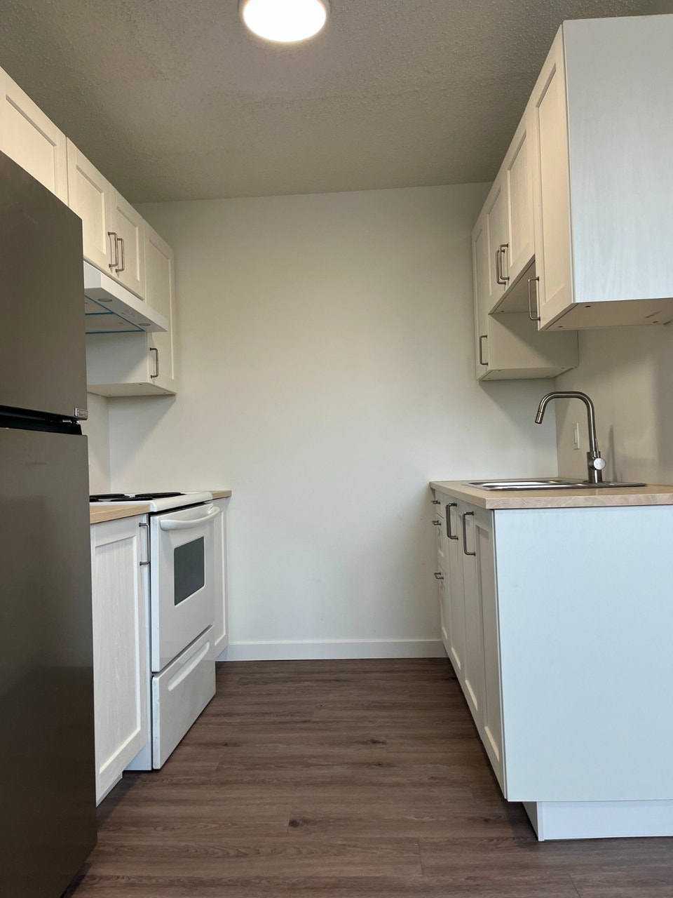Stunning newly renovated 2-bedroom suite on South Hill 3
