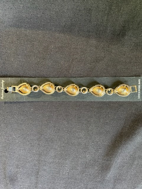 Golden Cubic Zirconia & Rhinestone Teardrop Bracelet in Jewellery & Watches in Burnaby/New Westminster - Image 4