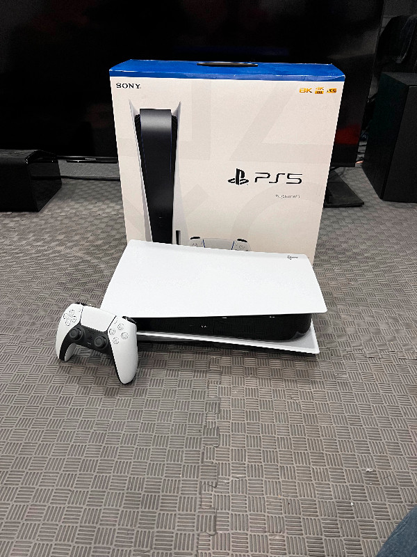 PS5 w1 controller, extra faceplates and Gran Turismo 7 in General Electronics in Brandon - Image 4