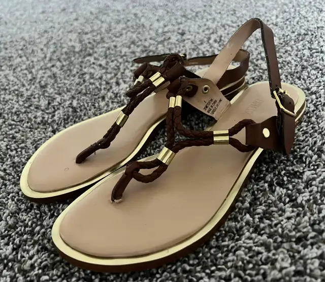 Sandals in Women's - Shoes in Calgary - Image 3
