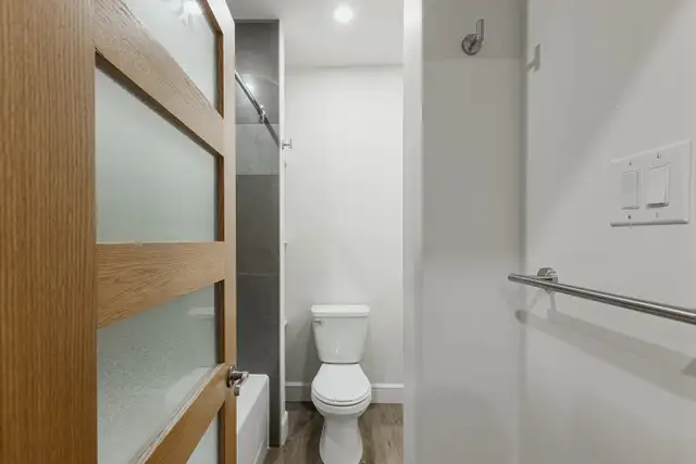 2 bed 1 bathroom apartment in Long Term Rentals in City of Montréal - Image 10