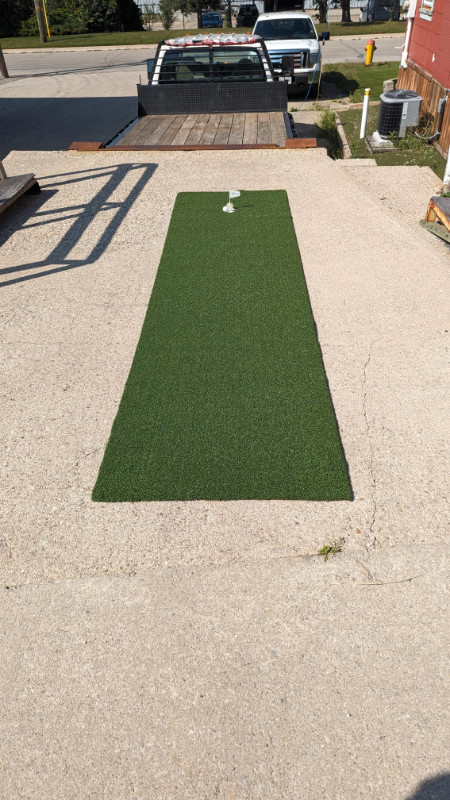 Brand new golf putting mat.  3' x 9' in Golf in Cambridge