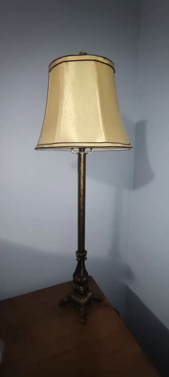 Desk table floor lamps in Indoor Lighting & Fans in Norfolk County - Image 4