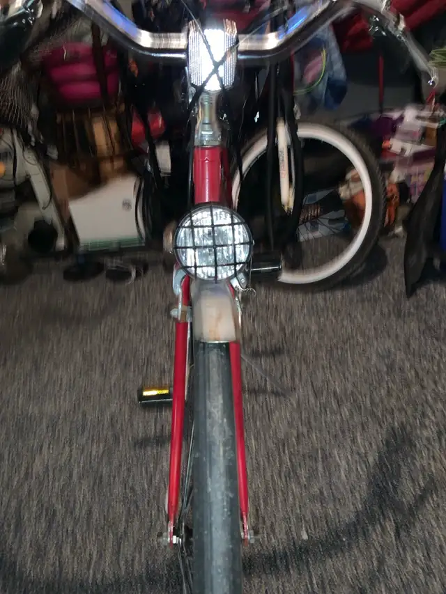 Old woman’s bike  in Road in London - Image 6