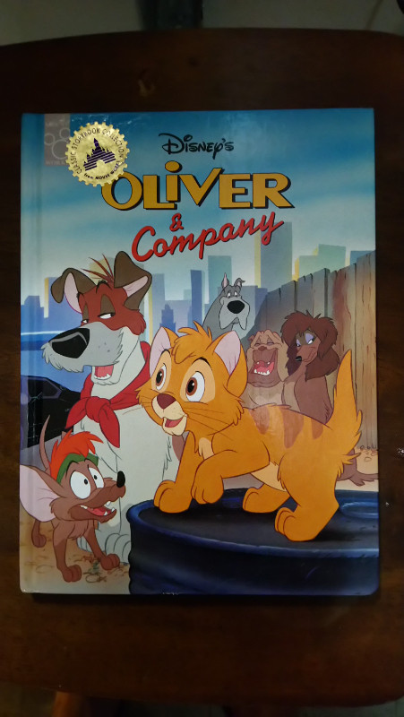 Oliver & Company Walt Disney dans Livres jeunesse et ados  à Ville de Montréal