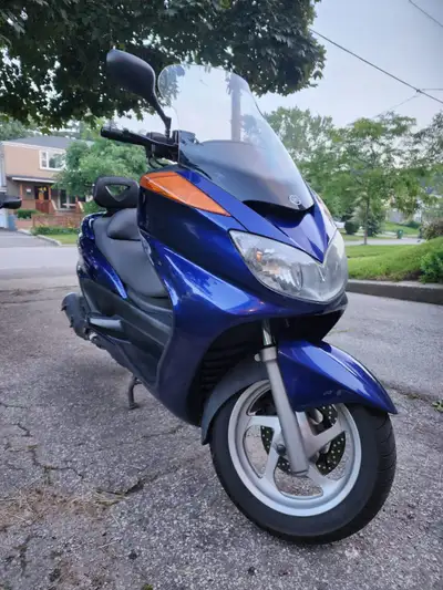 Yamaha majesty 400 scooter $2900 OBO AS IS Extremely cheap insurance & gas. Great for delivery work....